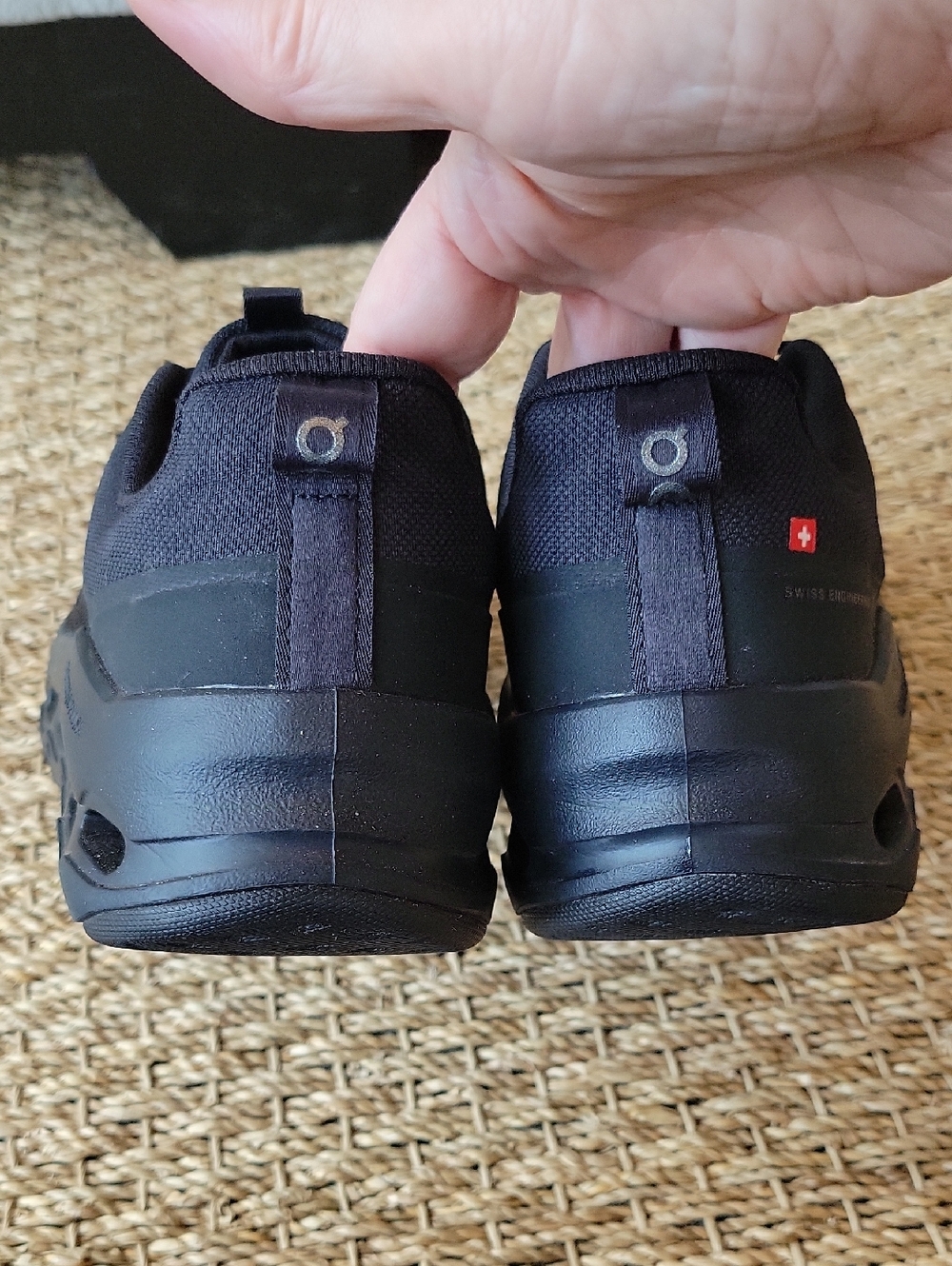Cloudleap no tie black Youth kids sneaker shoes in Excellent condition. Size 6.5 - Picture 3 of 9